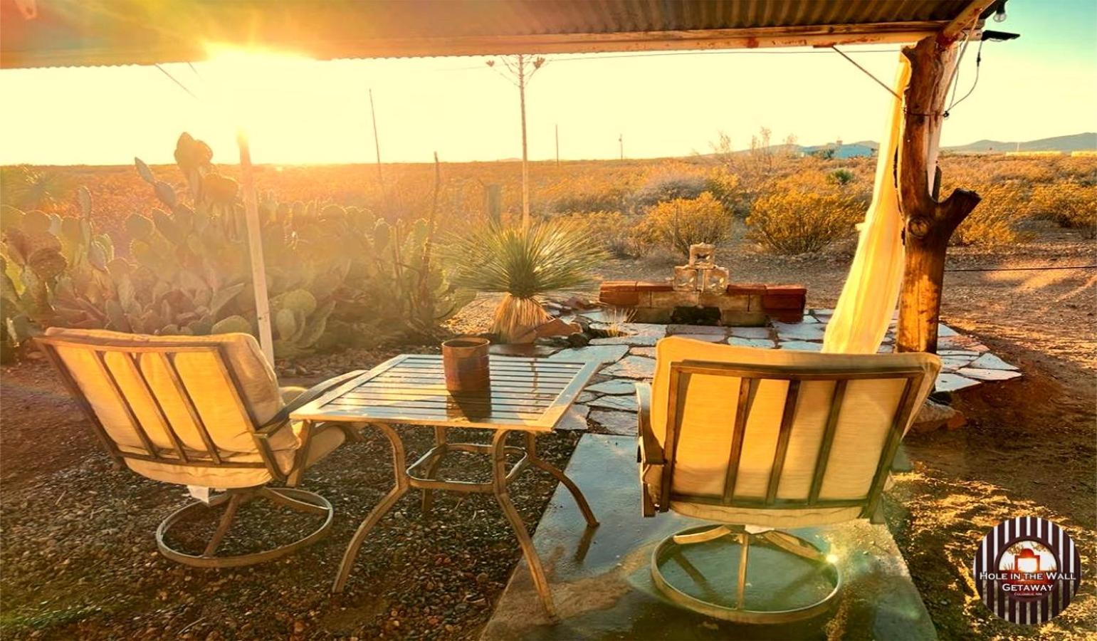 Hole In The Wall Getaway - Usa Mexico Border Bed And Breakfast Columbus Kültér fotó